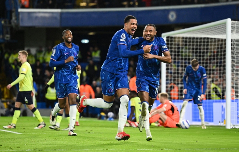 Vùi dập đội cuối bảng, Chelsea tạm quay trở lại top 4 NHA