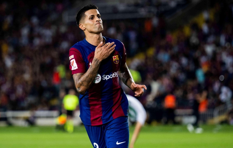 Barca đón hậu vệ từng xuất sắc nhất thế giới trở lại