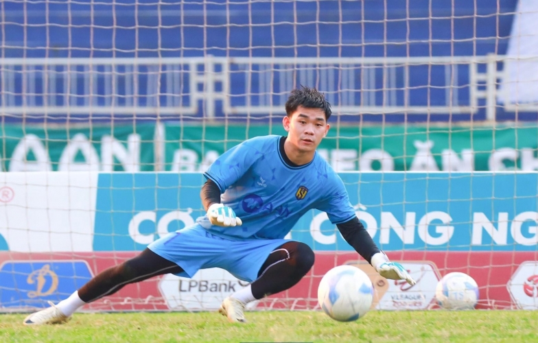 HLV Popov chiêu mộ thủ môn siêu chất lượng tại Viettel