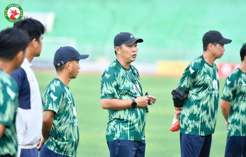 Đội xuống hạng V-League chia tay HLV chỉ sau 2 tháng