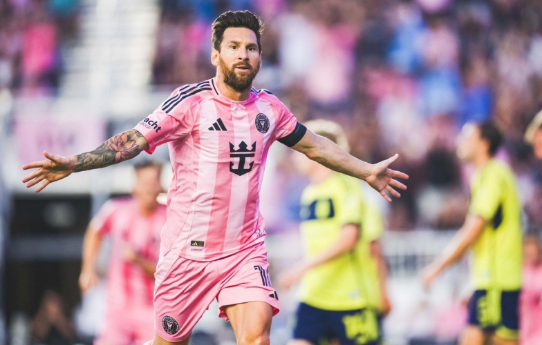 Messi lập siêu kỷ lục độc nhất lịch sử, vượt qua Ronaldo