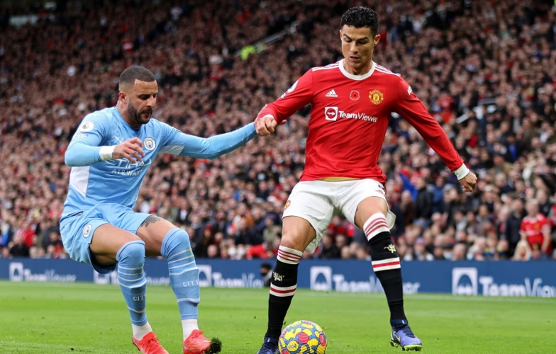 Huyền thoại MU khuyên Ronaldo nên gia nhập Man City