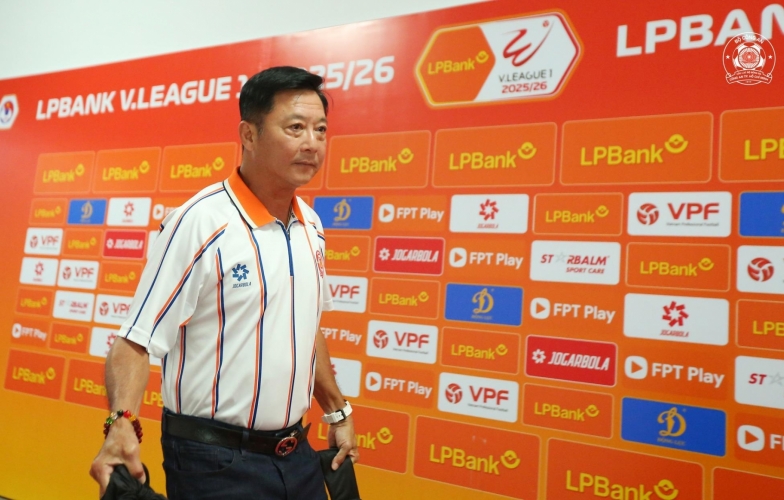 HLV Lê Huỳnh Đức bảo vệ Tiến Linh, nói Nam Định chủ quan