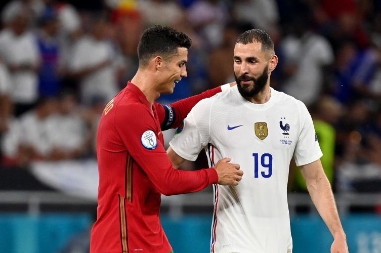 Điểm tin Euro 25/6: Nghi án Ronaldo chỉ đạo Benzema ở trận Pháp vs Bồ