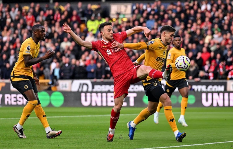 Trực tiếp Liverpool 1-0 Wolves: Konate khai thông bế tắc