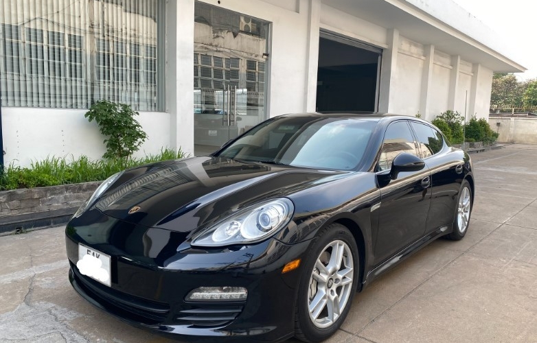 Porsche Panamera 2011 rao bán rẻ ngỡ ngàng sau 13 năm lăn bánh