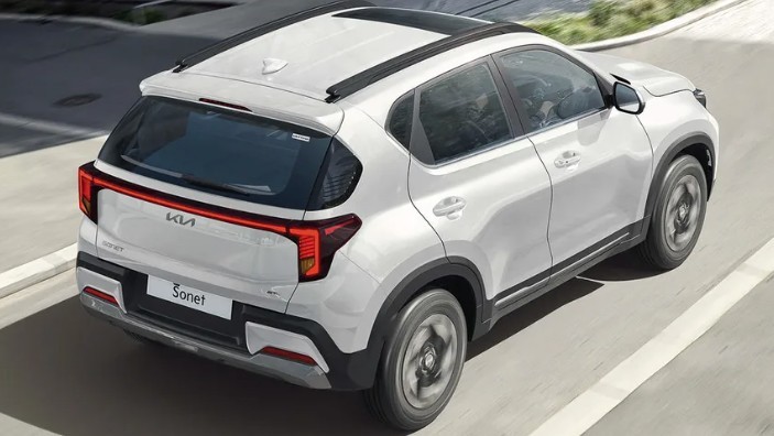 Kia Sonet thử nghiệm phiên bản chạy điện tại Ấn Độ, thêm lợi thế so kè Toyota Raize