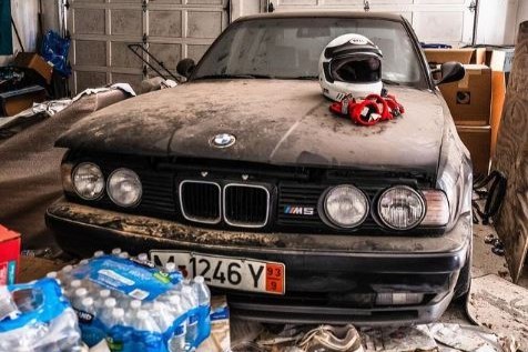 Báu vật BMW E34 M5 bị lãng quên hơn 16 năm trong gara bỏ hoang