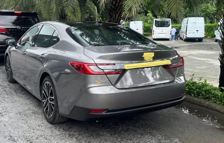 Toyota Camry 2025 lộ diện trước thềm Vietnam Motor Show 2024 với loạt nâng cấp toàn diện