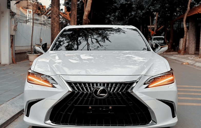 Bất ngờ với khả năng giữ giá của Lexus ES 250 2022 trên thị trường xe cũ