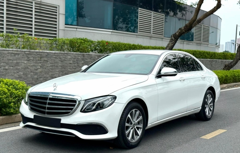 Bất ngờ với mức giá rao bán của Mercedes E200 sau 5 năm lăn bánh trên sàn xe cũ