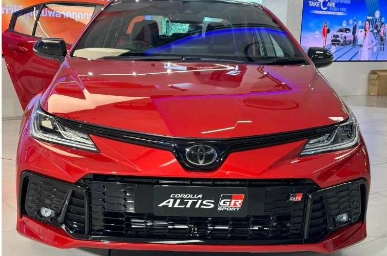 Cận cảnh Toyota Corolla Altis GR Sport 2025: Phiên bản nâng cấp với thiết kế thể thao và công nghệ hiện đại