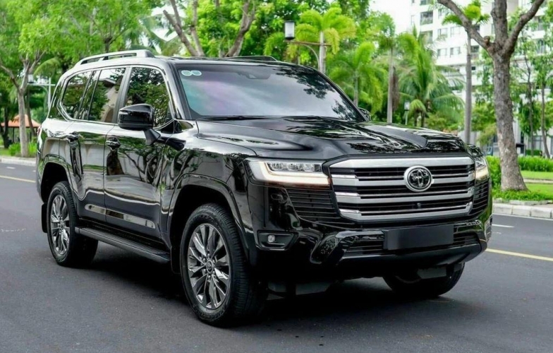 Toyota Land Cruiser 2021 rao bán cao hơn giá niêm yết tại đại lý sau 3 năm sử dụng