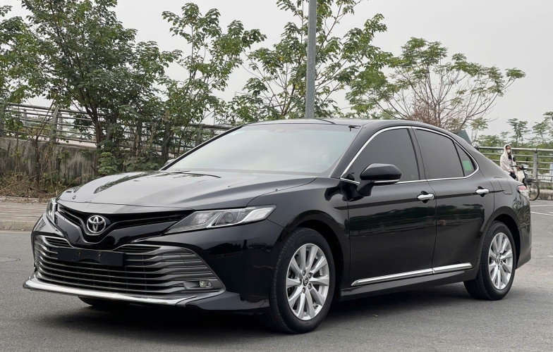 Toyota Camry 2020 rao bán ngang xe hạng C sau 4 năm lăn bánh