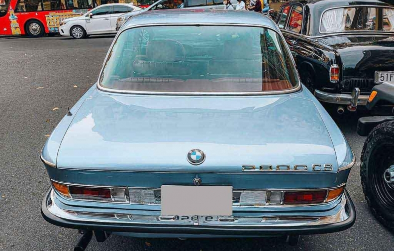 BMW 2800CS: Biểu tượng kinh điển của ngành xe hơi thế kỷ 20 xuất hiện trên phố Sài Gòn