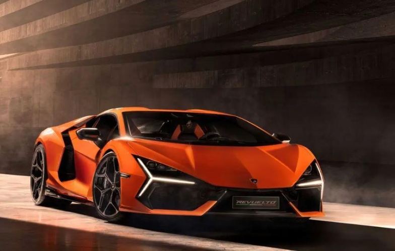 Lamborghini thắng lớn trong cuộc đua doanh số dù trì hoãn ra mắt siêu xe điện