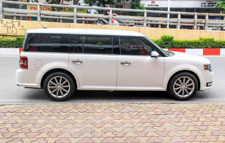 Ford Flex 2014 - SUV Mỹ hiếm hoi được rao bán trên sàn xe cũ với mức giá không hề rẻ