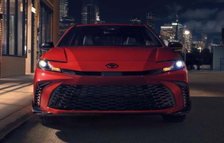 Toyota Camry Nightshade 2025 lộ diện: Bản nâng cấp thể thao cho tín đồ hybrid