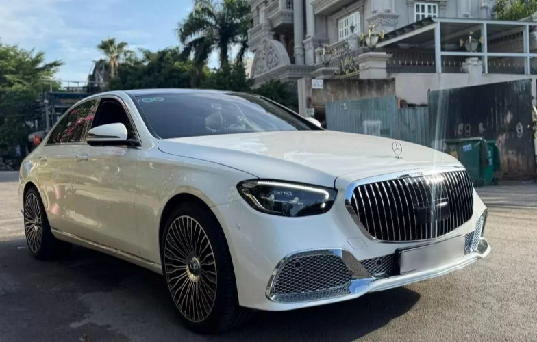 Mercedes E-Class độ thành Maybach S-Class với chi phí chỉ vài chục triệu đồng