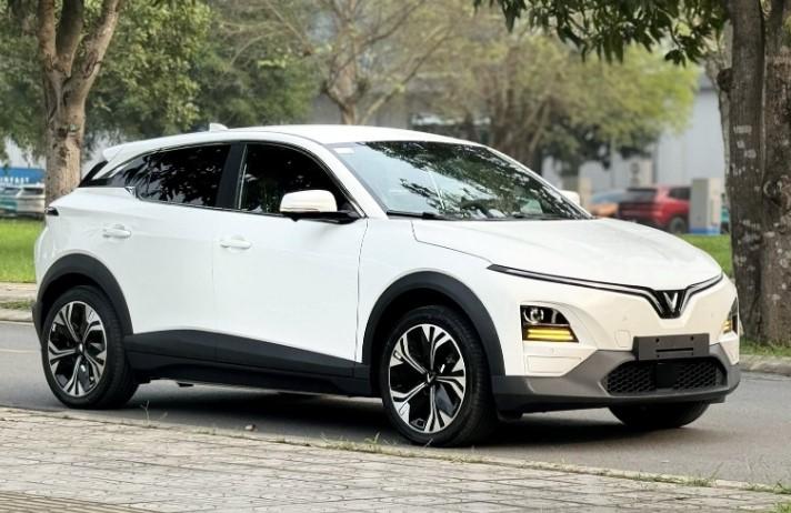 Xe gầm cao áp đảo thị trường ô tô Việt Nam tháng 4/2025