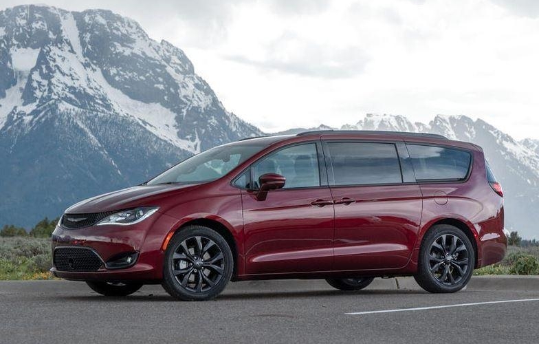 Chrysler Pacifica bí ẩn xuất hiện tại Hà Nội: Xe tự lái đang âm thầm thử nghiệm ở Việt Nam?