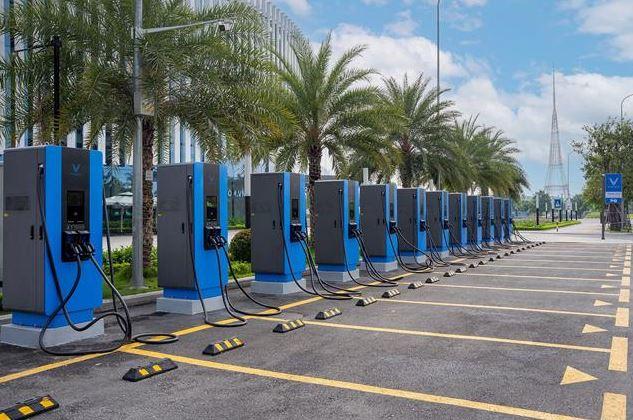 Giá điện trạm sạc tăng từ tháng 6: Liệu chi phí vận hành xe điện có còn rẻ hơn xe xăng?