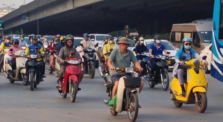 Hơn 14 triệu xe máy sắp bị “sát hạch” khí thải: Hà Nội và TP.HCM đứng trước nguy cơ “vỡ trận”?