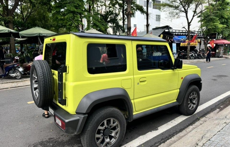 Giảm giá cả trăm triệu đồng, Suzuki Jimny vẫn gặp khó trên con đường chinh phục khách Việt