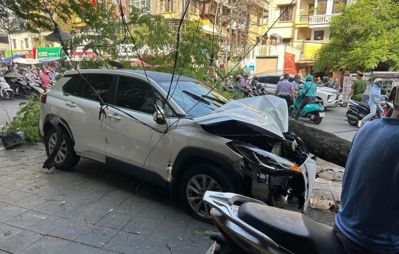 Tai nạn kinh hoàng ở Hà Nội: Bị ô tô hất văng 3 mét, nạn nhân kể lại giây phút 'bay' giữa phố Trần Đại Nghĩa