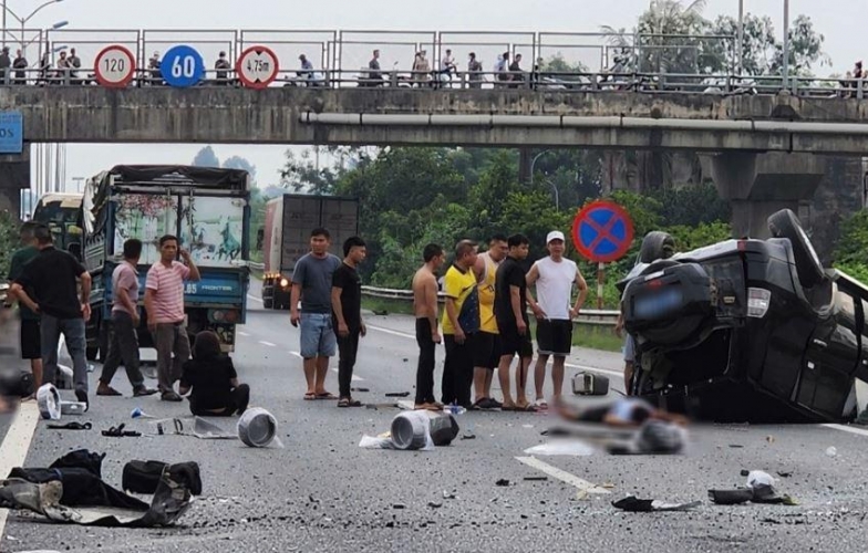 Nổ lốp ôtô trên cao tốc Hà Nội – Ninh Bình, tai nạn nghiêm trọng khiến 1 người tử vong, 4 người bị thương