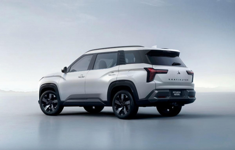 Mitsubishi Destinator so kè CX-5, Territory, Tucson: Lợi thế về kích thước, bất lợi ở vận hành