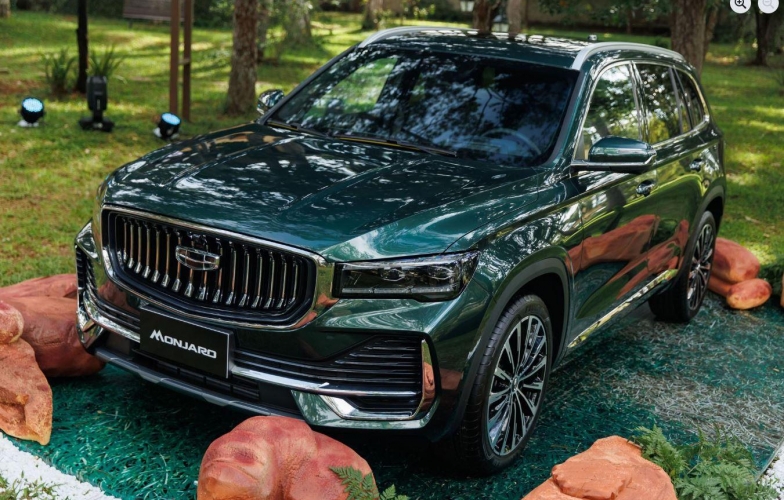 Thị trường ô tô Việt Nam tháng 7: Bức tranh đa sắc từ xe điện đến SUV siêu sang