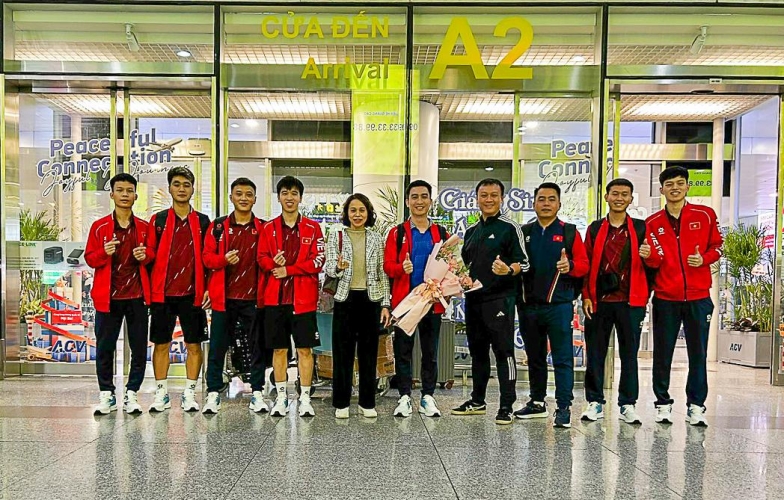 Tuyển Việt Nam chia 2 nhóm về nước sau SEA Games