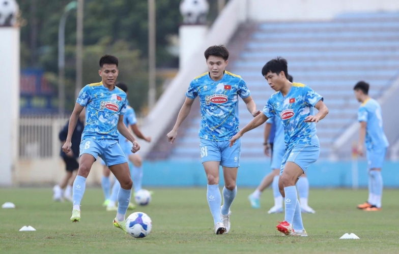 Tân binh ĐT Việt Nam gây ấn tượng mạnh khi thuận cả 2 chân