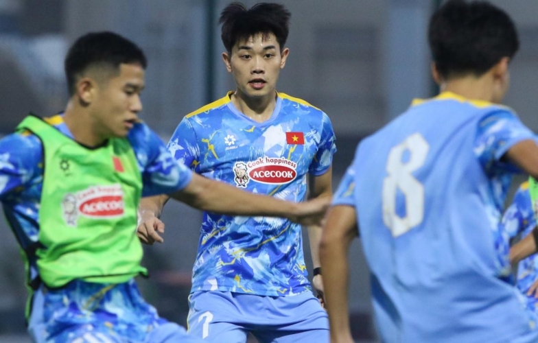 VIDEO: U23 Việt Nam chú trọng phòng ngự ở buổi tập đầu tiên