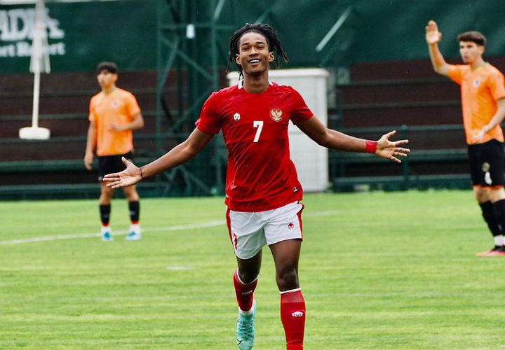 'Không chịu nổi nhiệt', Ronaldo Indonesia rời sân sau 18 phút đấu U23 Việt Nam