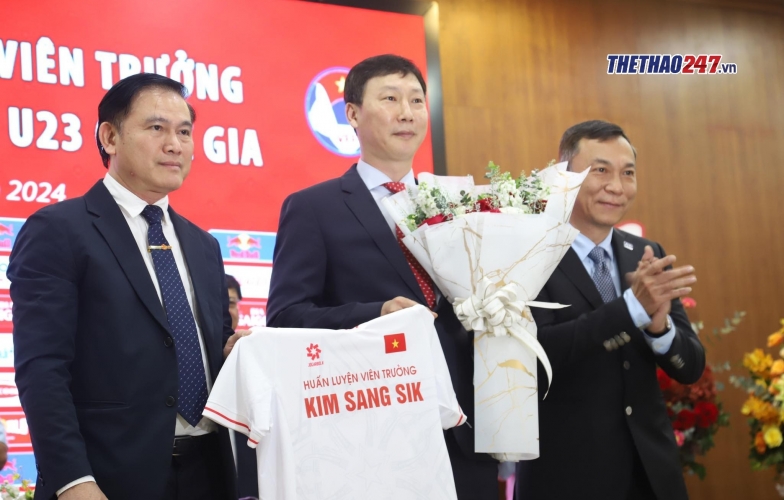 VFF bất ngờ đổi chỉ tiêu với HLV Kim Sang-sik ở AFF Cup