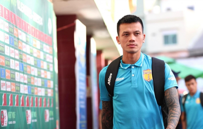 Bị gạch tên ở V-League, cầu thủ Nam Định học xong bằng HLV