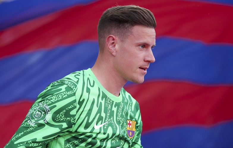 Đội trưởng Barcelona đòi lại suất bắt chính từ Szczesny