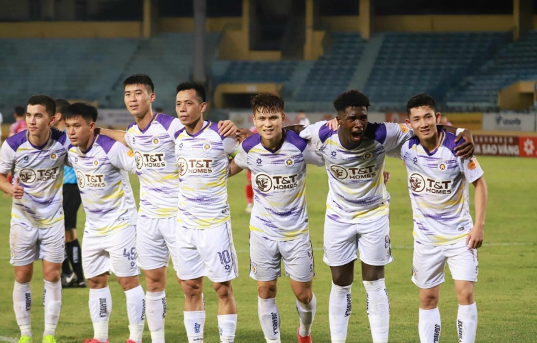 Trực tiếp Hà Nội 4-1 TP HCM: Văn Quyết tỏa sáng