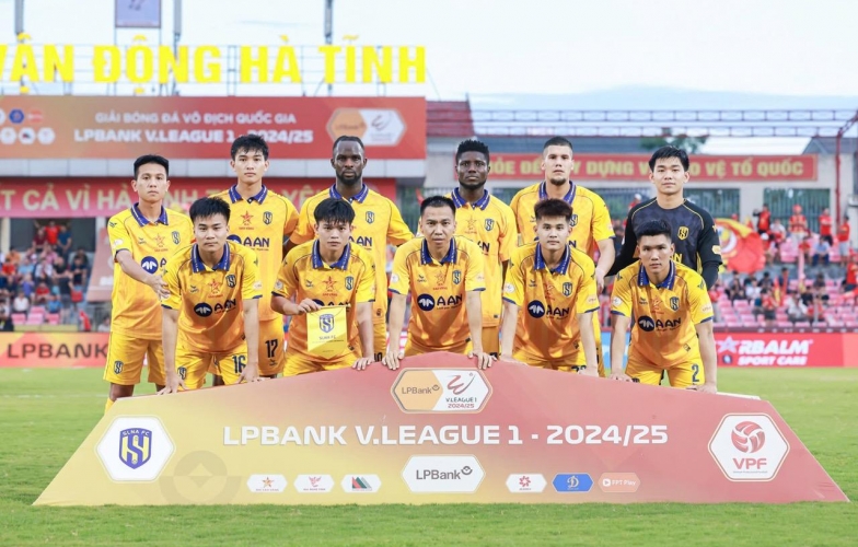Chưa chắc trụ hạng, SLNA lại nhận thêm tin sét đánh