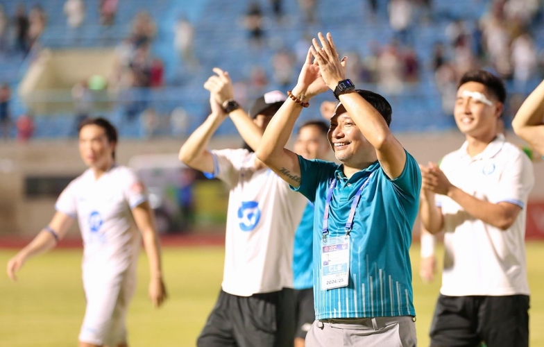 HLV Nam Định lập cột mốc ấn tượng sau chức vô địch V-League