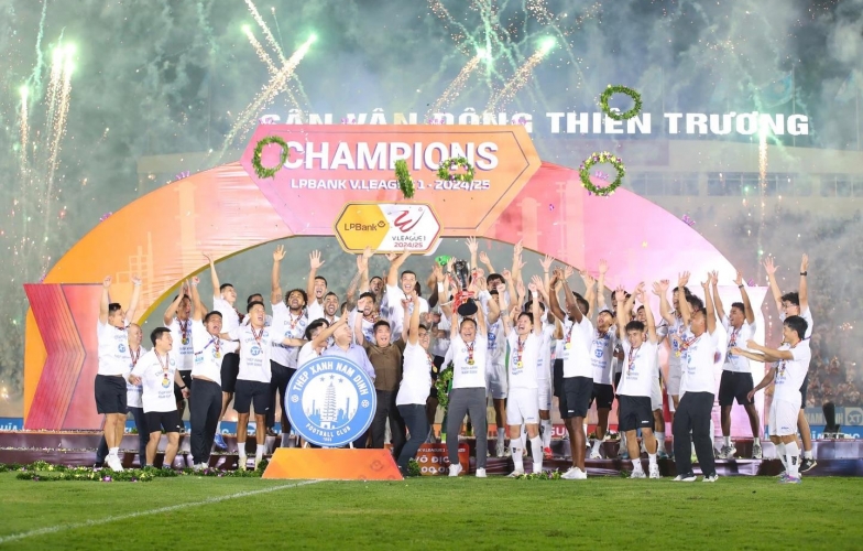 Chủ tịch VFF chúc mừng CLB Nam Định vô địch V-League