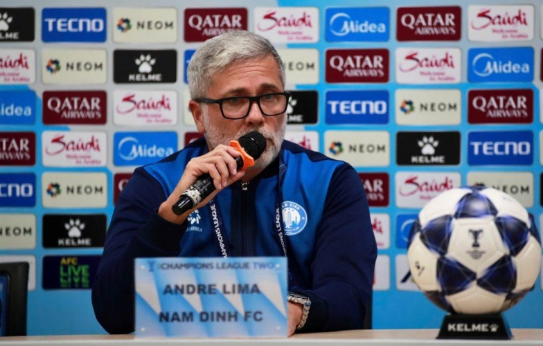 HLV Brazil nói thẳng trọng tài cướp bàn thắng của Nam Định