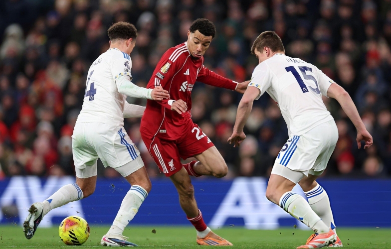 Hòa thất vọng Leeds, Liverpool có khả năng mất top 4