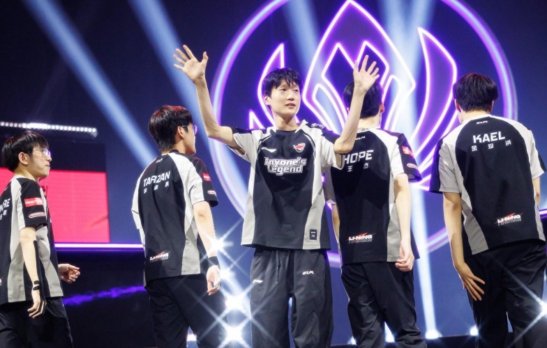 Shanks nghẹn ngào chia sẻ về Faker và T1 sau thất bại tại MSI 2025