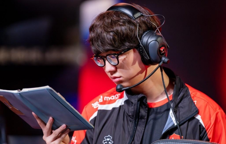 Thua thảm Gen.G và lập thành tích xấu hổ, HLV NS vẫn 'nói cứng'