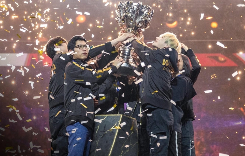 Doinb gửi tâm thư đầy cảm động trong ngày FPX chính thức rời LPL