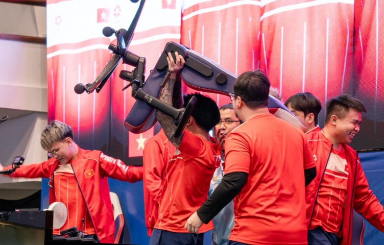 Ngôi sao đội tuyển Liên Quân Mobile hé lộ lý do màn 'nâng ghế ăn mừng' HCV SEA Games 33