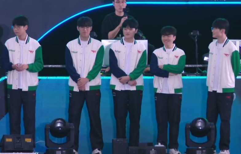 Cộng đồng LMHT bùng nổ khi AllStar Việt Nam bất ngờ đánh bại T1 trong ván đấu 'siêu giải trí'